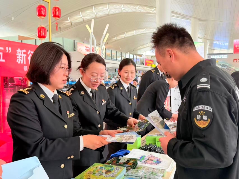 银川河东机场海关在银川河东国际机场开展“全民国家安全教育日”宣传活动